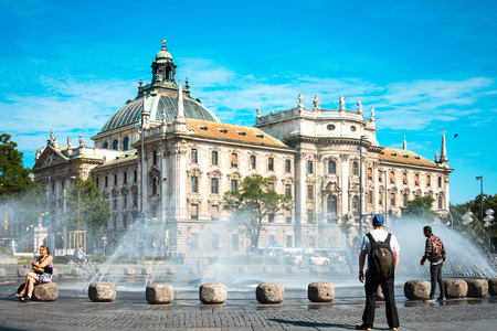MUNICH, GERMANY-June 4: Street view of Tourists on foot Street in Downtown Munich on June 3, 2016, in Munich, Germany.のeditorial素材
