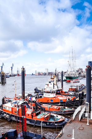 HAMBURG, GERMANY - APRIL 3 : Street view of Cruise ship in the harbor of Hamburg on April 3, 2015, in Hamburg, Germany.のeditorial素材