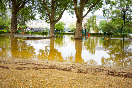 PARIS, FRANCE - June 4, 2016 : The worst floods in a century have hit Paris, with the Seine continue to rise at a peak of 6,5 meter. Paris, Franceのeditorial素材