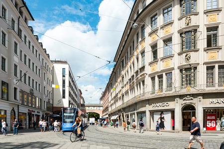 MUNICH, GERMANY-July 5, 2016: Street view of Tourists on foot Street in Downtown Munich on July 5, 2016, in Munich, Germany.のeditorial素材