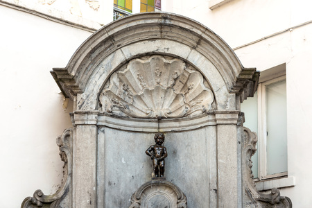 BRUSSELS, BELGIUM - June 8, 2016. The famous statue of a pissing boy of Brussels, Belgiumの写真素材