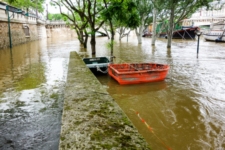PARIS, FRANCE - June 4, 2016 : The worst floods in a century have hit Paris, with the Seine continue to rise at a peak of 6,5 meter. Paris, Franceのeditorial素材