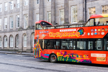 EDINBURGH, SCOTLAND - March 27, 2017: Street view of Historic Old Town Houses in Edinburgh, Scotlandのeditorial素材