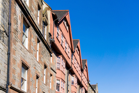 Street view of Historic Old Town Houses in Edinburgh, Scotlandのeditorial素材