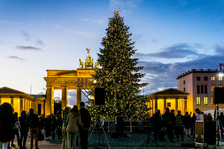 BERLIN, GERMANY- December 24, 2016: Brandenburg Gate (Brandenburger Tor) famous landmark in Berlin, Germany,rebuilt in the late 18th century as a neoclassical triumphal arch in Berlinのeditorial素材