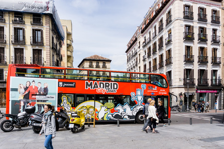 MADRID, SPAIN - April 20, 2017: street view of downtown madrid, The city has a population of almost 3.2 millionのeditorial素材