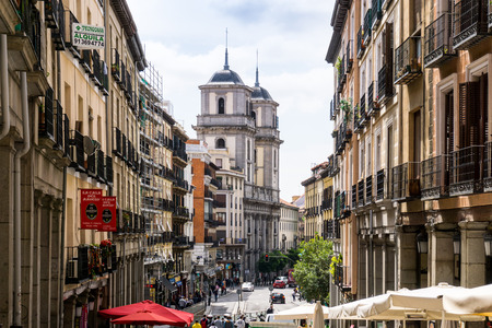MADRID, SPAIN - April 20, 2017: street view of downtown madrid, The city has a population of almost 3.2 millionのeditorial素材