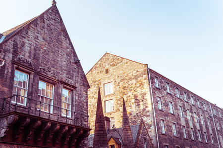 Street view of Historic Old Town Houses in Edinburgh, Scotland のeditorial素材