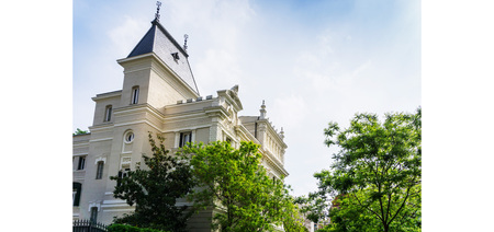 Traditional antique city building in Madridのeditorial素材