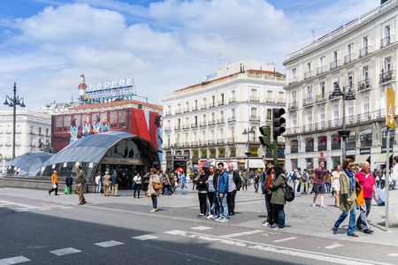 MADRID, SPAIN - April 20, 2017: Tourists on foot Graben Street Madridのeditorial素材