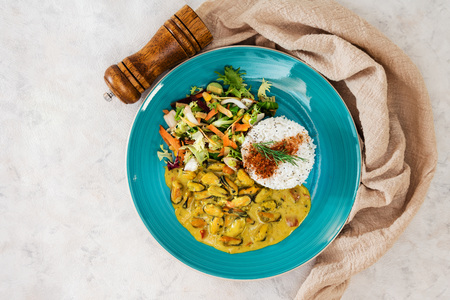 Mussels with curry sauce Rice and saladの写真素材