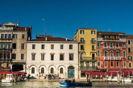 VENICE, ITALY - December 21, 2017 : street view of old buildings in Venice, ITALYのeditorial素材