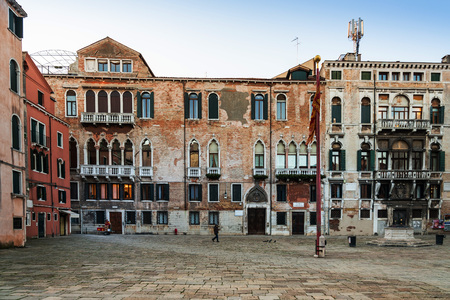 VENICE, ITALY - December 21, 2017 : street view of old buildings in Venice, ITALYのeditorial素材