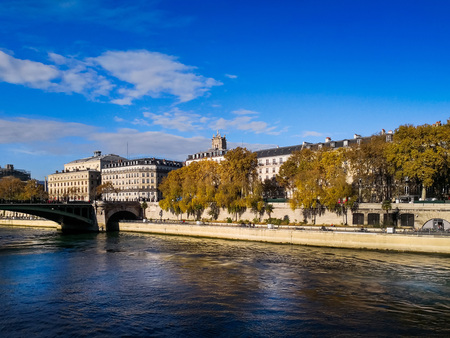 PARIS, FRANCE - November 9 ,2018: Street view of river Seine in Paris city, France.のeditorial素材