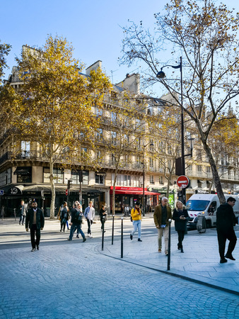 PARIS, FRANCE - November 9, 2018: Street view of Paris city, France.のeditorial素材