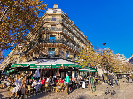 PARIS, FRANCE - November 18, 2018: Restaurants in Paris city, France.のeditorial素材