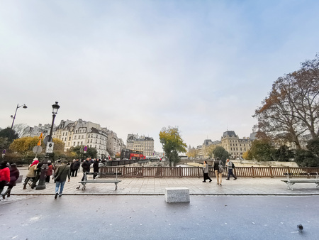 PARIS, FRANCE - November 23, 2018: Street view of Paris city, France.のeditorial素材