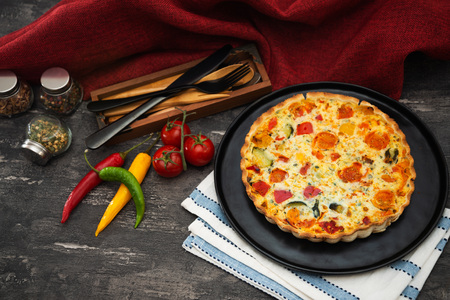 VEGETABLE PIE WITH CHERRY TOMATOES, GRILLED PEPPERS AND COURGETTES With fresh eggs and fresh cream