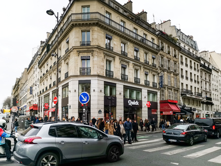 PARIS, FRANCE - DECEMBER 5, 2018: Street view of Paris city, France.のeditorial素材