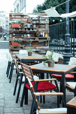 BUCHAREST, ROMANIA - August 28, 2017: Restaurants in Old Town Bucharest, Romanianのeditorial素材