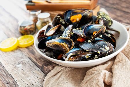 Mussel with white wine sauce on tableの写真素材