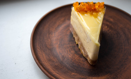 a cheesecake with candied fruit on a plateの写真素材