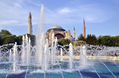 fountain in front  Famous  Hagia Sophia, the famous historical building of Istanbul
のeditorial素材