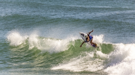 BREAKA BURLEIGH PRO 2013 , GOLD COAST, AUSTRALIA - FEB 3: Unidentified professional female surfer compete on the Burleigh Pro 2013 event, February 3, 2013, Burleigh , Gold Coast, Australia のeditorial素材