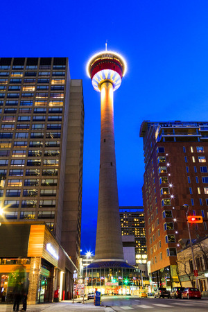 CALGARY CANADA 1-3-2015: Calgary at night is considered a beta- world city by the Globalization and World Cities study group and tied for 5th best - home for large number of corporate head officesのeditorial素材