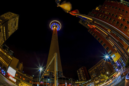 CALGARY CANADA 1-3-2015: Calgary at night is considered a beta- world city by the Globalization and World Cities study group and tied for 5th best - home for large number of corporate head officesのeditorial素材