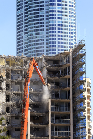GOLD COAST-OCT 15: Demolition of an older apartment building to improve the view of others at the seafront October 15 2013 in Surfers Paradise Australia.のeditorial素材
