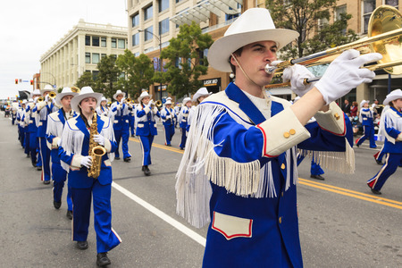 VICTORIA,BC,CANADA-MAY 22,2016: Battle of Marching Bands from Canada and USA in the Victoria Day in front of Parliament House. This is Victoria's largest parade, attracting well over 100,000 people..のeditorial素材