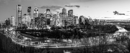 CALGARY CANADA 9-3-2016: Calgary at night is considered a beta- world city by the Globalization and World Cities study group and tied for 5th best - home for large number of corporate head officesのeditorial素材