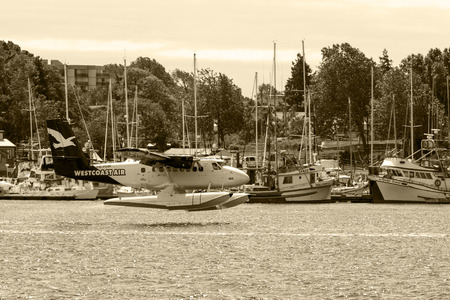 VICTORIA, BC, CANADA - JUN 24 2016: Royals Victoria Float-plane in the inner harbor. This transportation is vital and very frequent between Vitoria and Vancouver, also the flight is very pictures.のeditorial素材