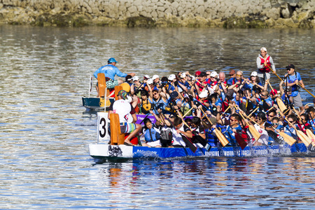 VICTORIA CANADA - AUG 14 2016: The annual  Victoria Dragon Boat Festival. Victoriaâs most spectacular summer festivals and the only dragon boat festival in Canada to take place in a working harbor.のeditorial素材