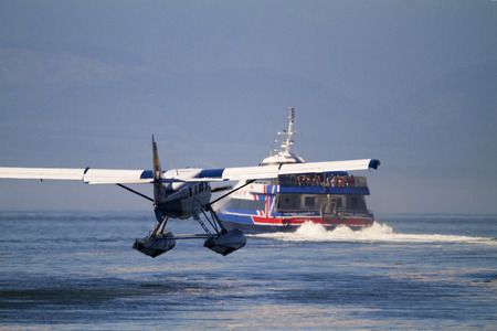 VICTORIA, BC, CANADA - JULY 24 2016: Float-plane traffic in the inner harbor. This transportation is vital and very frequent between Vitoria and Vancouver, also the flight is very pictures.のeditorial素材