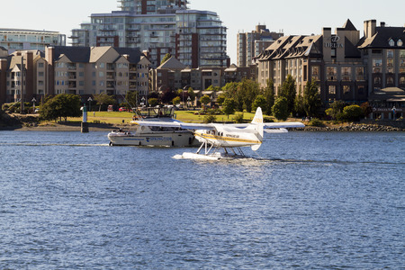 VICTORIA, BC, CANADA - JULY 24 2016: Float-plane traffic in the inner harbor. This transportation is vital and very frequent between Vitoria and Vancouver, also the flight is very pictures.のeditorial素材