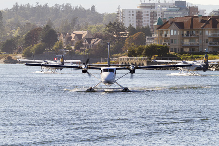 VICTORIA, BC, CANADA - JULY 24 2016: Float-plane traffic in the inner harbor. This transportation is vital and very frequent between Vitoria and Vancouver, also the flight is very pictures.のeditorial素材