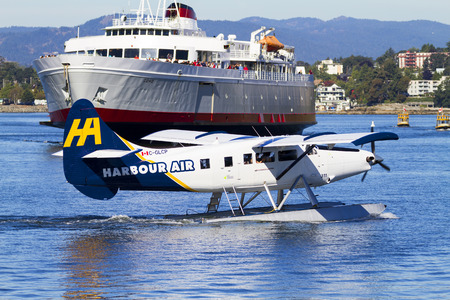 VICTORIA, BC, CANADA - AUG 11 2016: Float-plane traffic in the inner harbor. This transportation is vital and very frequent between Vitoria and Vancouver, also the flight is very pictures.のeditorial素材