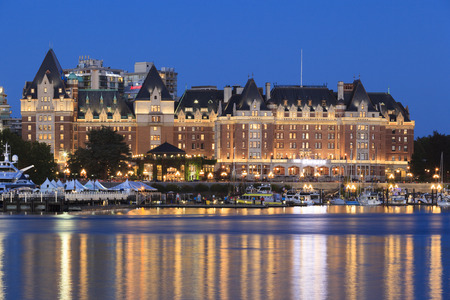 VICTORIA, BC, CANADA - AUG 16 2016. Victoria's charm and beauty has a lot to offer for any world traveler. Street lights reflect in water at Inner Harborのeditorial素材