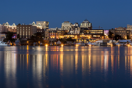 VICTORIA, BC, CANADA - AUG 16 2016. Victoria's charm and beauty has a lot to offer for any world traveler. Street lights reflect in water at Inner Harborのeditorial素材
