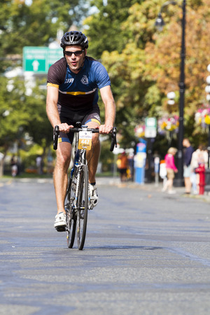VICTORIA CANADA AUG 21 2016: Cyclists-all age and gender-compete in the Tour DE Victoria 140, 90, 45 km routes with world-class cycling routes and breathtaking sceneries. Public event.のeditorial素材