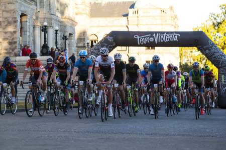 VICTORIA CANADA AUG 21 16: Cyclists all age and gender at the start line in the Tour DE Victoria 140, 90, 45 km routes with world-class cycling routes and breathtaking sceneries. Public event.のeditorial素材