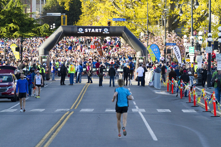 Victoria Canada Apr 30 17: TC10K is Victoria's largest, popular run of the year. The run  attracts over 10,000 from all around the country. Number of top elites compete among the amateur runners.のeditorial素材
