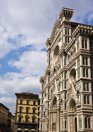 Cathedral in a city, Duomo Santa Maria Del Fiore, Piazza Del Duomo, Florence, Tuscany, Italyのeditorial素材