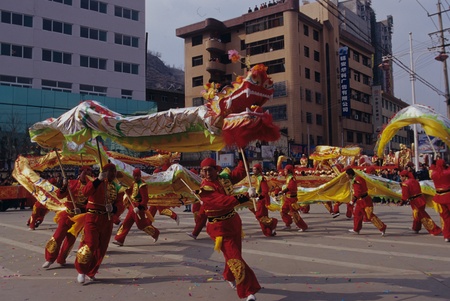dragon dance during chinese festivalのeditorial素材