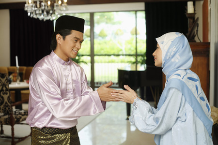 Man and woman greeting during Hari Rayaの写真素材