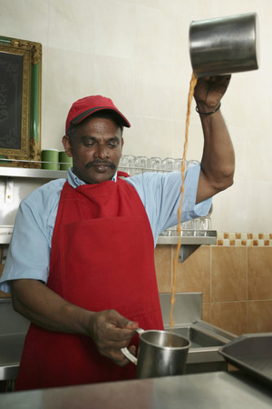 Man preparing teh tarikの写真素材