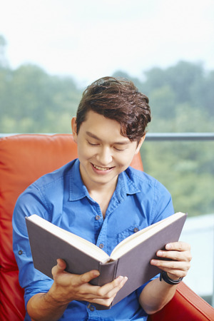 A student in libraryの写真素材