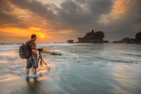 A Photographer photographing sunset at Tanah Lot, Uluwatu, Baliのeditorial素材